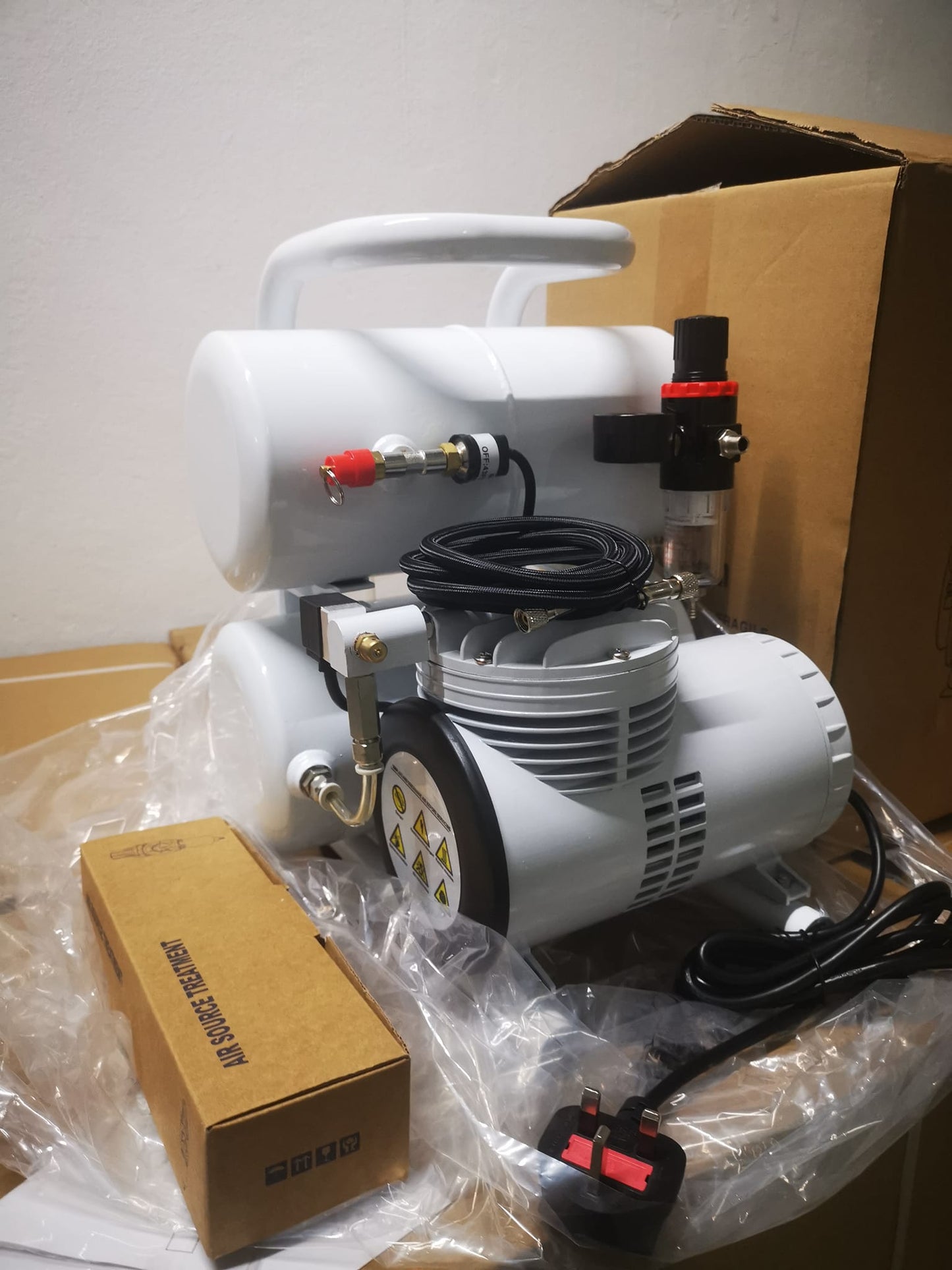 Double Tank Air compressor + Spraybooth + 0.2 or 0.5 Hobbymate Basic Airbrush.