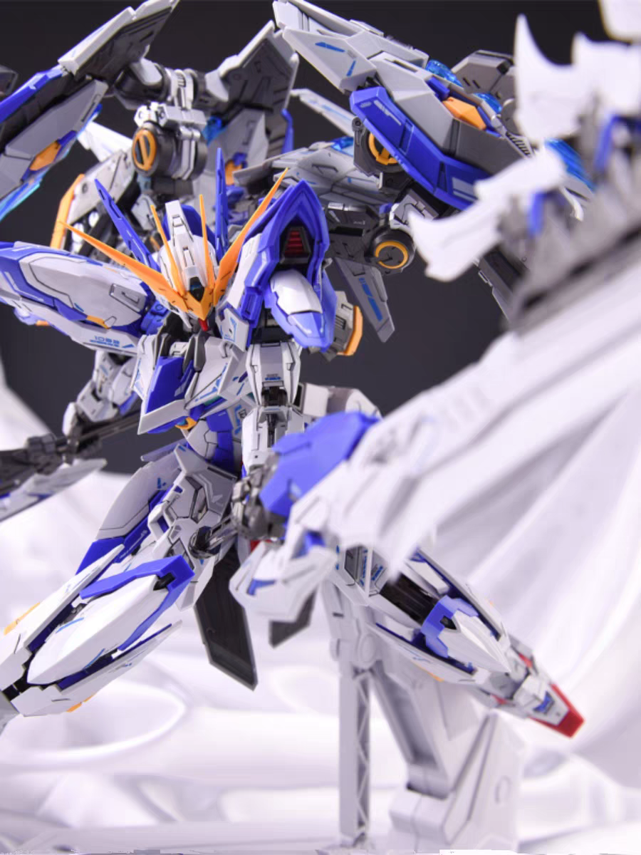 Pre-order 1/100 First Humanoid Mecha - Blue Flame (Reissue)